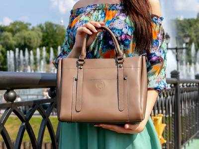 Amazon से 2,399 रुपए का Womens Handbag खरीदें केवल 649 रुपए में