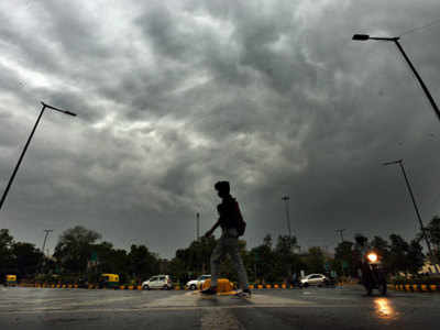 Weather Update Live: दिल्ली में आज और कल गरज के साथ बौछारें, जानिए आपके राज्य में कब होगी बारिश