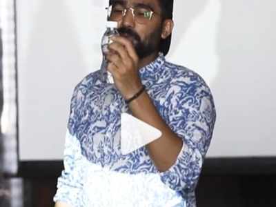 Rahul Tewatia proposed the bottle: ऑलराउंडर राहुल तेवतिया ने सरेआम किया KISS, फिर बोले, विल यू मैरी मी? देखें वायरल VIDEO