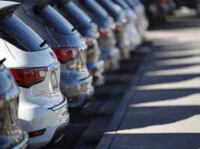 Auto Sales: गांव में कोरोना संक्रमण बढ़ने के बाद इस वजह से घबरा गई हैं ऑटो कंपनियां