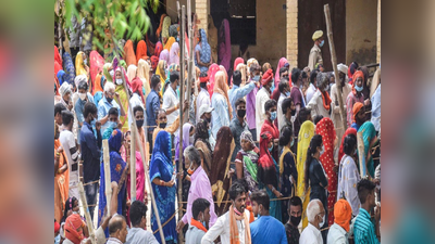 गंगा में तैरती लाशें, 45 दिन में 28 मौतें, कहीं सब बीमार... गांवों में यह क्या हो रहा!