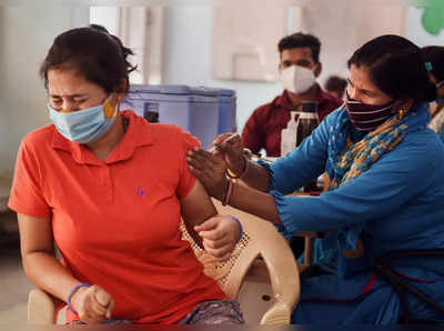दिल्ली में वैक्सीन की कमीः सिर्फ 3 से 4 दिन के लिए बची वैक्सीन की डोज