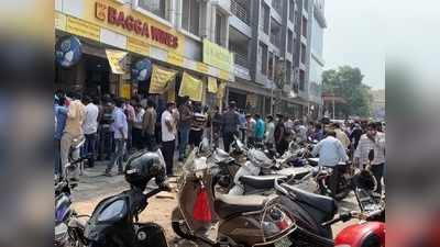 Lockdown in Telangana: ఎగబడుతున్న మందుబాబులు.. వైన్స్ వద్ద బాగా రద్దీ