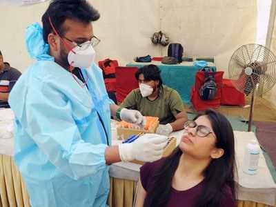 Delhi Coronavirus Latest News: दिल्‍ली में पॉजिटिविटी रेट घटकर 18% पहुंचा, 24 घंटे में डिस्‍चार्ज हुए लोगों की संख्‍या नए मामलों से कम