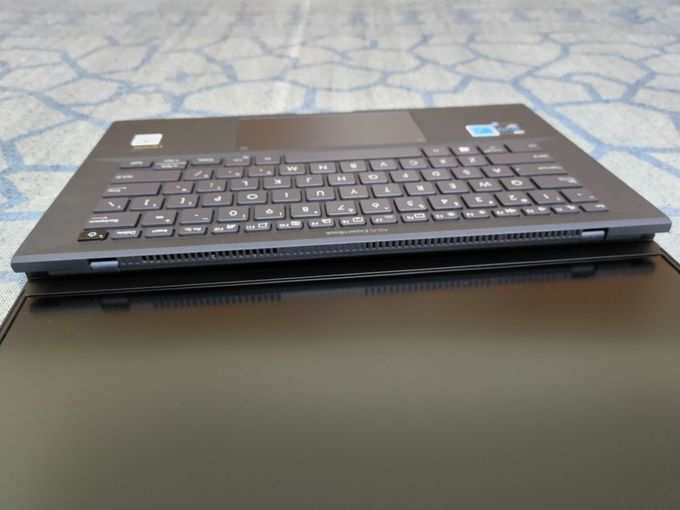 Asus ExpertBook B9 (B9400)
