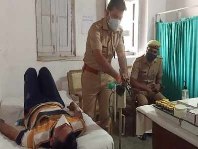 Bijnor CO doctor news: बिजनौर के पुलिस क्‍वारंटीन सेंटर में एक साथ दो सपने पूरा कर रहा है यह वर्दी वाला डॉक्‍टर