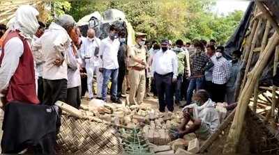 storm in up: हरदोई जिले में तूफान ने मचाई भारी तबाही, दीवार ढहने से पांच लोगों की मौत