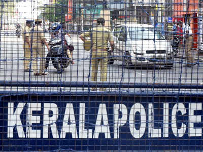 സെക്‌സിനായി പുറത്ത് പോകാൻ ഇ-പാസ് വേണം, അപേക്ഷിച്ചയാളെ കയ്യോടെ പൊക്കി പോലീസ്