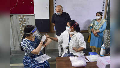 Delhi Vaccination New Update: 45+ के लिए अब वॉक-इन वैक्सिनेशन, सरकारी स्कूलों में शिफ्ट होंगे सेंटर्स, मनीष सिसोदिया का ऐलान