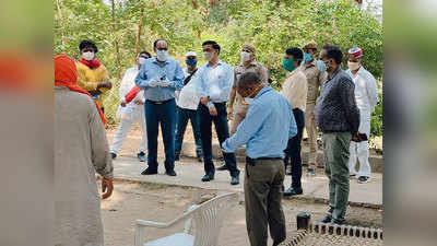 CM योगी के दौरे की सूचना पर मिर्जापुर DM गांवों का हाल जानने पहुंचे, जांच तेज करने के दिए निर्देश