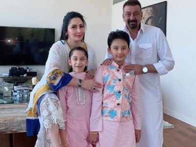 संजय दत्त ने परिवार संग दुबई में मनाई ईद, पत्नी मान्यता दत्त ने शेयर कीं तस्वीरें