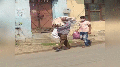 Jalandhar news: रुला देने वाला वीडियो, बेटे का शव कंधे पर लेकर पैदल चला पिता, किसी ने नहीं की मदद