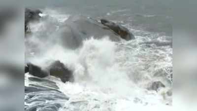 tauktae cyclone : सिंधुदुर्गात समुद्र खवळला, ४५ सेकंदाच्या व्हिडिओमध्ये पाहा वादळाची भीषणता