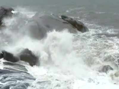 tauktae cyclone : सिंधुदुर्गात समुद्र खवळला, ४५ सेकंदाच्या व्हिडिओमध्ये पाहा वादळाची भीषणता