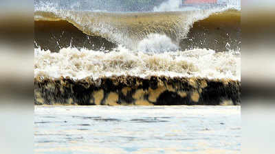 Cyclone Tauktae Update: तौत्केचा रुद्रावतार! सिंधुदुर्गच्या समुद्रातून आज पुढे सरकणार; १० तास धोक्याचे