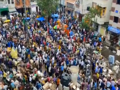 Hyderabad: లాక్ డౌన్ పాటించరా ?  జనాలకు భయం లేదా ?