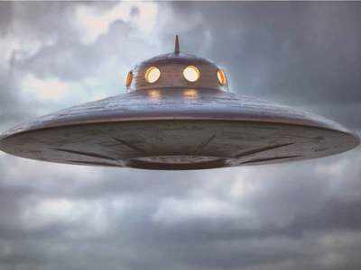 UFO: अमेरिकी नौसैनिक का दावा, दो साल तक हवा में उड़ती देखी थीं हजारों उड़न तश्‍तरियां