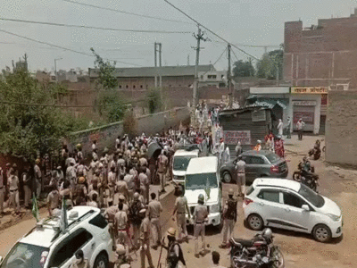 Farmers lathicharge: हिसार पहुंचे सीएम मनोहर लाल खट्टर के खिलाफ किसानों ने किया प्रदर्शन, पुलिस ने बरसाईं लाठियां, छोड़े आंसू गैस के गोले, कई घायल