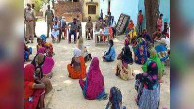 Mirzapur News: मिर्जापुर में एएसपी ने गांव में लगाई कोरोना क्लास, दिए महामारी से बचने के टिप्स