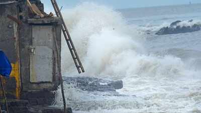 Tauktae Cyclonic Strom పెను తుఫానుగా ‘తౌక్టే’.. గుజరాత్‌‌కు రెండు దశాబ్దాల తర్వాత భారీ ముప్పు