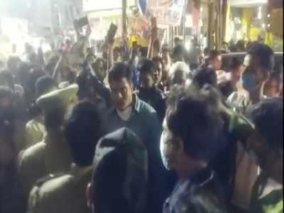 Kanpur news: समर्थक मास्‍क नहीं पहने था... खुद बिना मास्‍क पहने सिफारिश को पहुंचे एसपी विधायक... पुलिस ने उनका भी काटा चालान