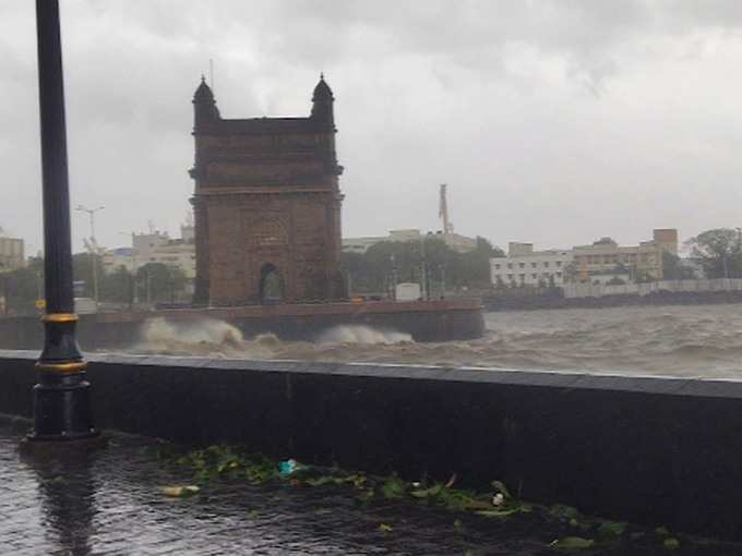 अरब सागर से उठे तूफान ताउते ने मुंबई को हिला डाला