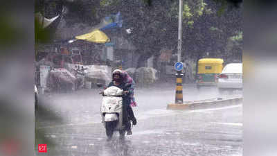 Cyclone Tauktae Latest News: मुंबई में दिखा साइक्‍लोन ताउते का पूरा असर, 114 किलोमीटर प्रतिघंटा की रफ्तार से चली आंधी