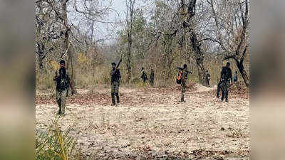 ग्रामीणों के संग नक्सलियों ने पुलिस कैंप पर किया हमला, क्रॉस फायरिंग में तीन मौत, सर्च ऑपरेशन जारी