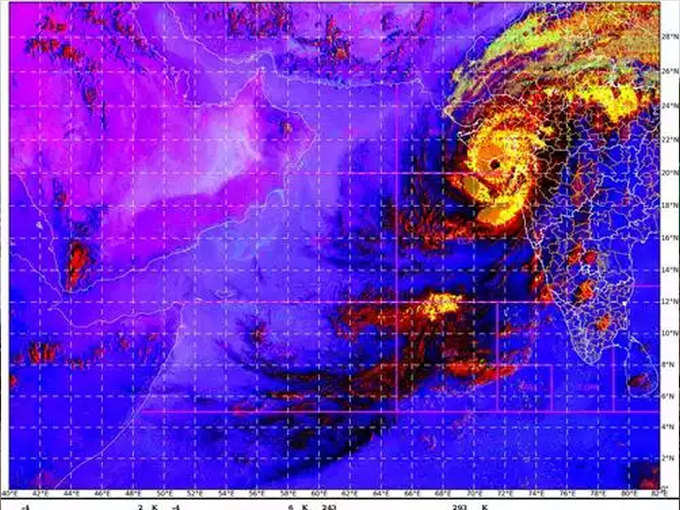 भारतीय मौसम विभाग ने जानकारी दी है कि अत्यंत भीषण चक्रवाती तूफान ताउते गुजरात तट के करीब स्थित है। लैंडफॉल प्रक्रिया शुरू हो गई है और अगले 2 घंटों के दौरान जारी रहेगी।