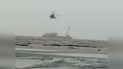 Tauktae Cyclone: नौसेना ने ताउते तूफान में फंसे बजरे पर सवार 177 लोगों को बचाया