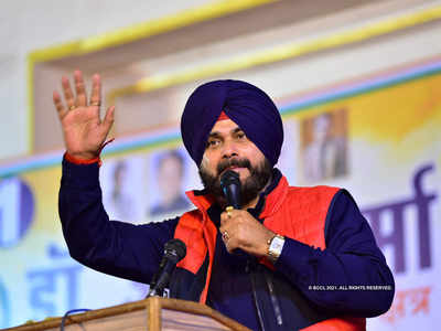 navjot singh sidhu : खरं बोलणाऱ्या पक्षातील सहकाऱ्यांना धमकावलं जातंय