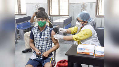 NCR के शहरों में स्लॉट नहीं, दिल्ली आकर टीका लगवा रहे लोग