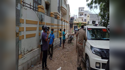 Varanasi News: खाली प्लॉट के टीन शेड में मिला पिता-पुत्र का शव, जांच में जुटी पुलिस