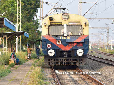 যাত্রী নেই, ফের একগুচ্ছ ট্রেন বাতিল রেলের