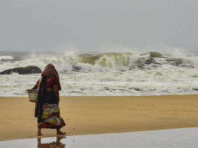 Cyclone Yaas: পূর্ব মেদিনীপুরের বাসিন্দারা এই হেল্পলাইন নম্বরগুলি সেভ করুন