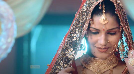 Mera Chand Ahryanvi Song Sapna Chaudhary,शादी के जोड़े में चांद से कम नी लागरी हरियाणा की जाटनी Sapna Chaudhary - sapna chaudhary superhit haryanvi song mera chand crossed 220 million views on youtube - Navbharat Times