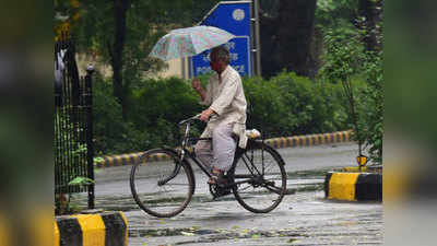 Delhi Rains: दिल्ली में 7 साल बाद सुबह इतनी ठंड, 12 साल बाद इतनी बारिश
