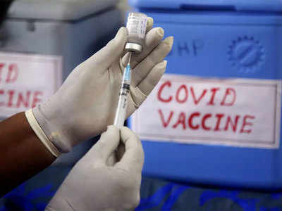 Ghaziabad News: ड्राइव थ्रू वैक्सीनेशन आया पसंद, ई-रिक्शा से ही पहुंचे वैक्सीन लगवाने