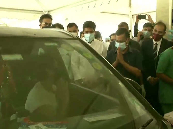 अब दिल्ली में भी कार में बैठे-बैठे लगवा सकेंगे कोरोना वैक्सीन, केजरीवाल ने किया उद्घाटन