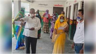 Gorakhpur News: ग्राम पंचायत सदस्य का उत्साह...दुल्हन को दरवाजे पर छोड़ शपथ लेने पहुंचा दूल्हा