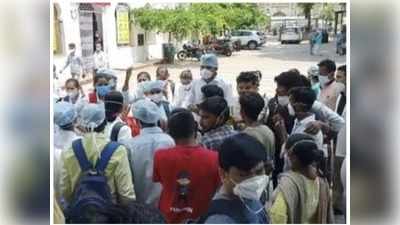 Lucknow News: KGMU में धरने पर बैठे 100 से ज्यादा संविदाकर्मी, नौकरी से निकालने का लगाया आरोप