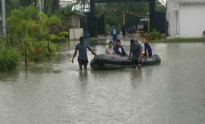 विशाखापट्टनम से भारतीय नौसेना की 7 टीमों (जिसमें 2 डाइविंग और 5 बाढ़ राहत दल शामिल हैं) ने चक्रवाती तूफान यास के बाद पश्चिम बंगाल के दीघा, फ्रासेर्गंज और डायमंड हार्बर में रेस्क्यू ऑपरेशन चलाया।