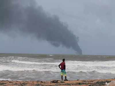 இலங்கை கடற்பகுதியில் சுற்றுச்சூழல் பேரழிவு அபாயம்; ஓடிப் போய் கைகொடுத்த இந்தியா!