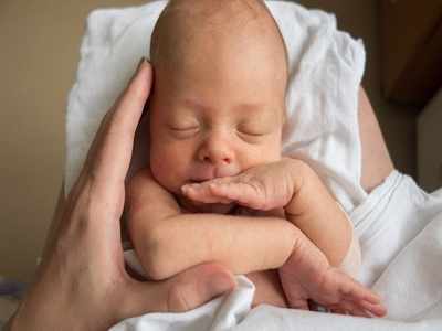 Premature baby appearance : दिखने में कैसा होता है प्रीमैच्‍योर बेबी, आम बच्‍चों से अलग होते हैं क्‍या नैन-नक्‍श