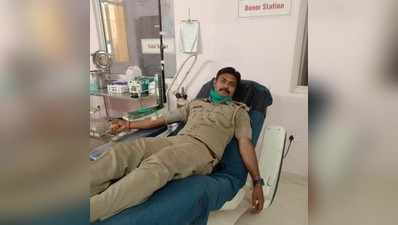 Gorakhpur News: कैंसर से जूझ रही थी महिला....पुलिस ने खून देकर बचाई जान