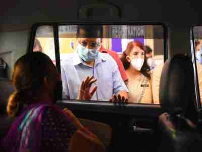 Delhi Vaccination Drive: दिल्ली में ड्राइव थ्रू वैक्सीनेशन ड्राइव शुरू, सीएम केजरीवाल ने दी हरी झंडी