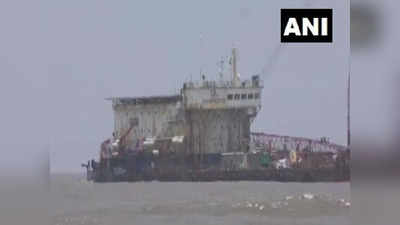 Mumbai  Ship Oil Leakage: 80 हजार लीटर डीजल से भरा जहाज चट्टान से टकराया, समंदर किनारे रिस रहा ऑइल