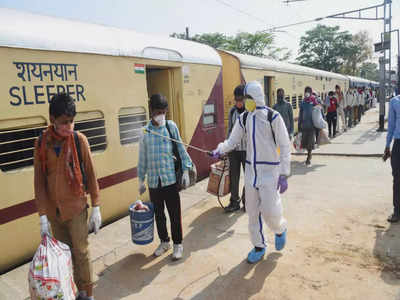 Lucknow Mumbai Train News: मुंबई की स्पेशल ट्रेनें भी फुल, आरक्षण की मारमारी, दिल्ली और दूसरी ट्रेनों में सीटें खाली