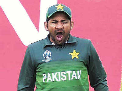 PSL: पूर्व पाकिस्तानी कप्तान सरफराज की घनघोर बेइज्जती, फ्लाइट में चढ़ने से रोका