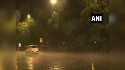 Delhi NCR Weather Update: दिल्ली-एनसीआर में बदला मौसम का मिजाज, तेज आंधी के साथ हुई बारिश, कई जगहों पर पेड़ गिरे